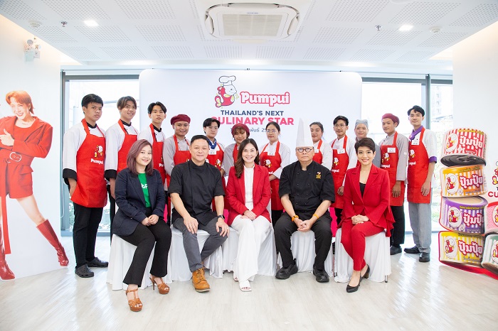 คณะกรรมการและผู้เข้าแข่งขันรอบสุดท้าย.jpg