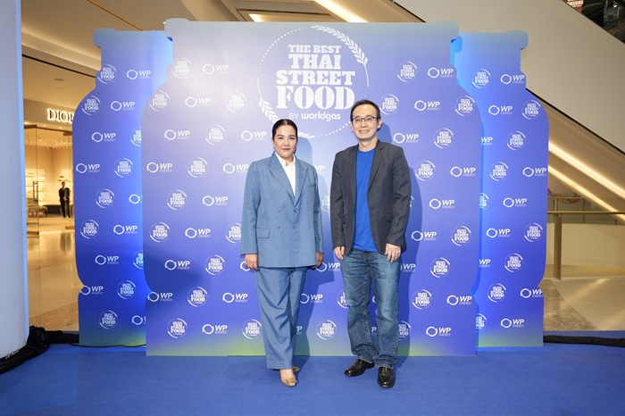 คุณชมกมล-พุ่มพันธุ์ม่วง-ประธานเจ้าหน้าที่.jpg