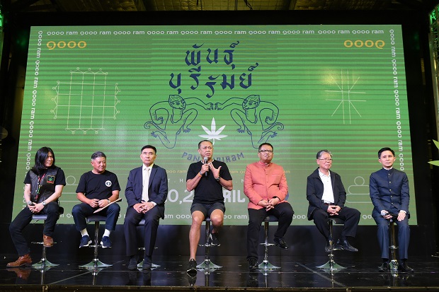 ช่วงเสวนาบนเวที.jpg