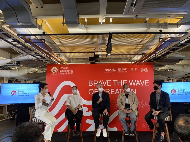 ช่วงเสวนา-หัวข้อ-BRAVE-THE-WAVE-OF-CREATION.jpg
