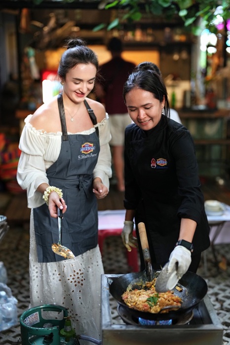 ซอสพริกศรีราชาพานิช-×-The-Yard-Hostel-6_0.jpg