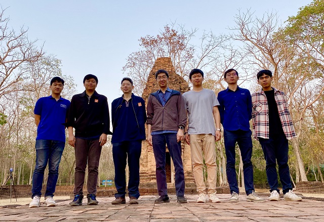 ทีมมจธ.jpg