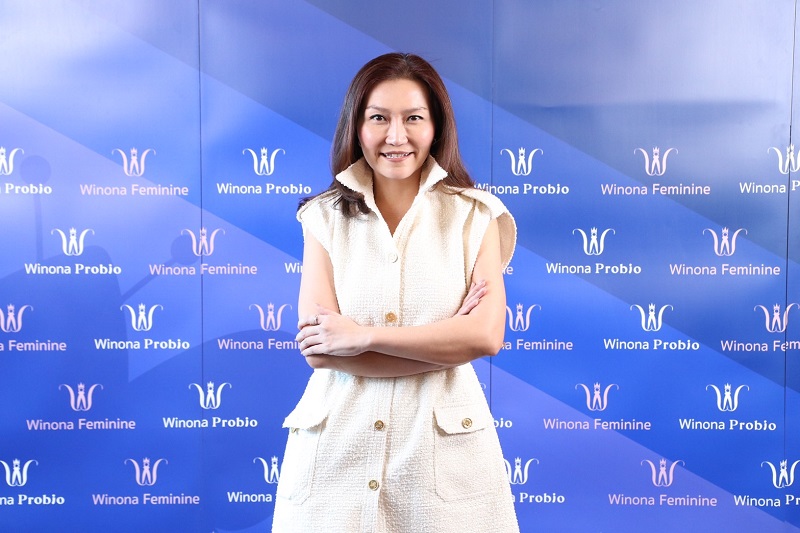 นางนพรัตน์-สุขสราญฤดี-ผู้ก่อตั้ง-บ.วิโนน่า-.jpg