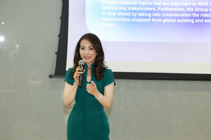 นางสาวจรีพร-จารุกรสกุล.jpg