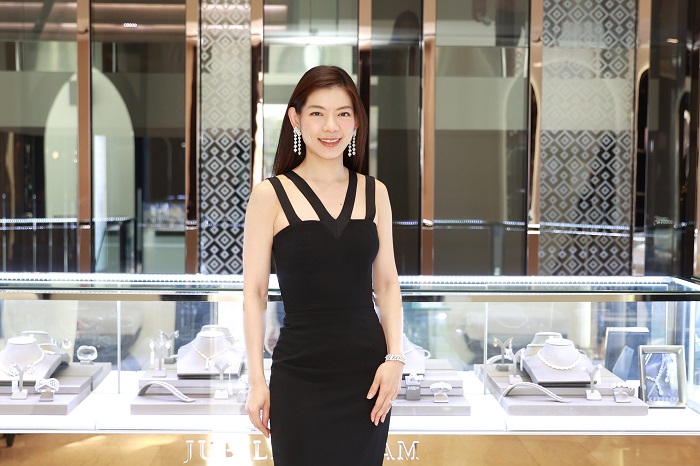 นางสาวอัญรัตน์-พรประกฤต-ประธานเจ้าหน้าที่.jpg