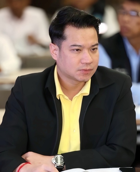 นาย-ดำรงค์เกียรติ-พินิจการ.jpg