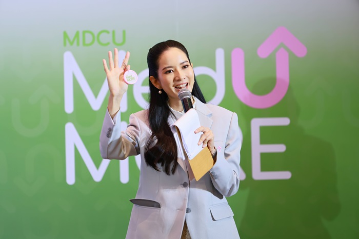 พญ.-กอบกุลยา-จึงประเสริฐศรี-พิธีกรงาน.jpg