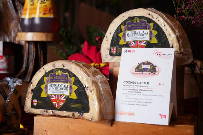 ภาพชีส-Wensleydale-with-Blueberry-แบรนด์-Coombe-Castle-Copy.jpg