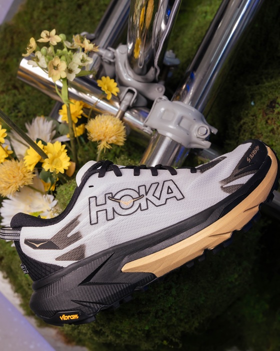 รองเท้า-HOKA_2-Copy.jpg