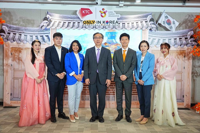 รูปหลักองค์การส่งเสริมการท่องเที่ยวเกาหลีร่วมกับเคทีซี1.jpg