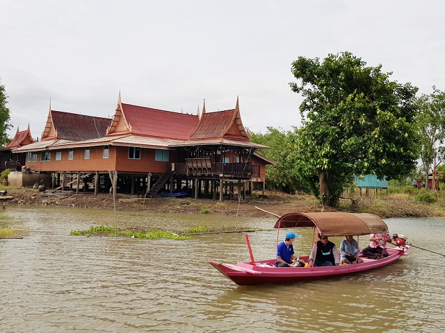 ล่องเรือดูวิถีชีวิตริมน้ำ.jpg