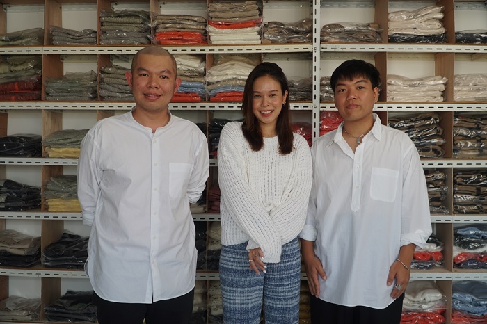 วีระ-เจริญสินทวีคูณ-พัชรินทร์-สัจจะ-พงศ์ณรงค์-จริงจามิกร-เจ้าของร้าน-KnitCircle.jpg