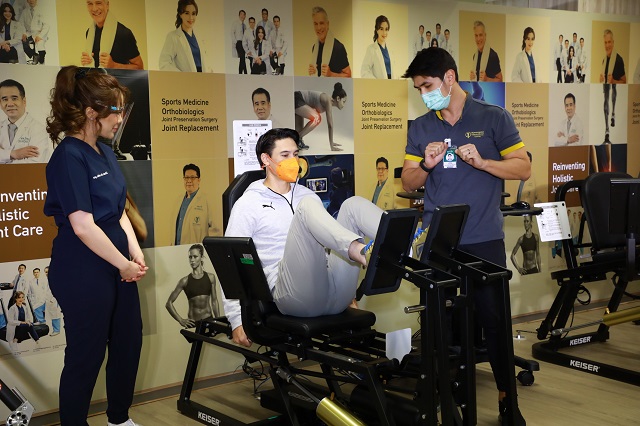สาธิตการฟื้นฟูผู้ป่วย-ด้วยเครื่อง-Leg-Press-pic1_resize.jpg