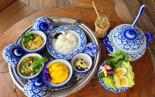 สำรับอาหารพื้นถิ่น-ทานคนเดียวแบบ-new-normal.jpg