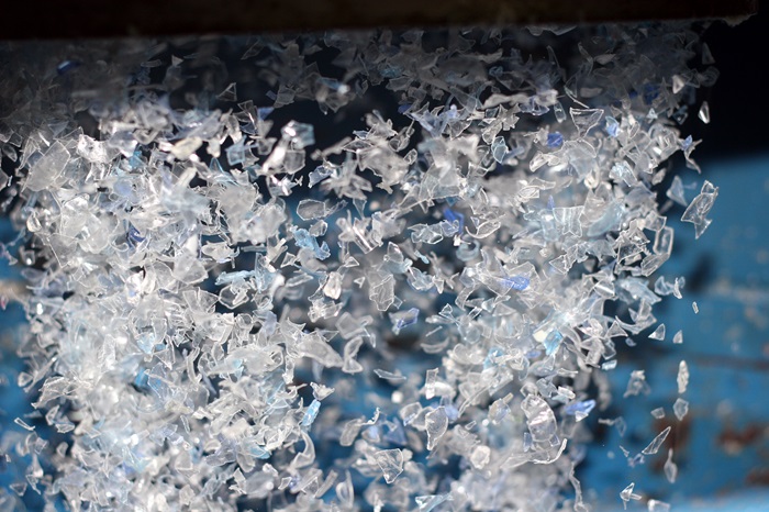 00-PET-Flakes-chip-from-Wellman-copy.jpg
