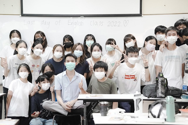 02-วัยรุ่นกับบรรยากาศการเรียนพิเศษที่โรงเรียนกวดวิชา.jpg