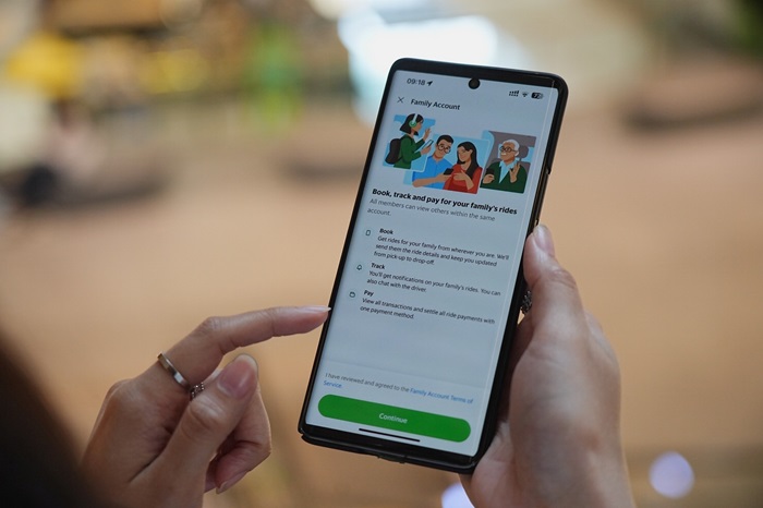 02-GrabTalk_Family-Account-App-Interface.jpg