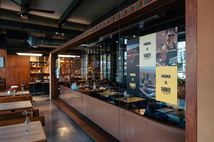 03_ภาพบรรยากาศภายใน-HOKA-x-Sarnies_1.jpg