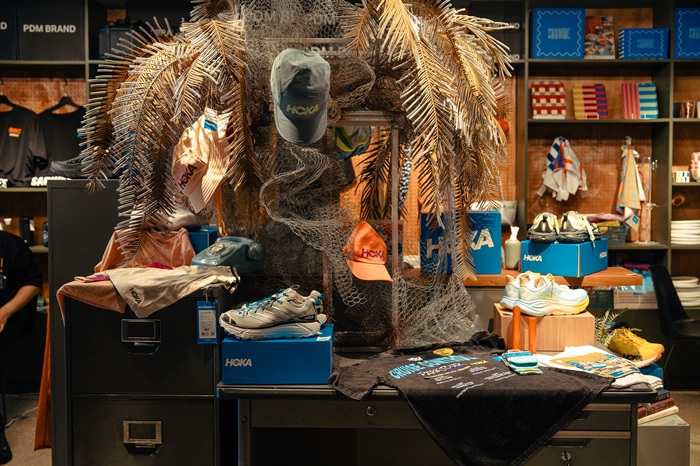 03_ภาพบรรยากาศภายใน-HOKA-x-Sarnies_4-Copy.jpg