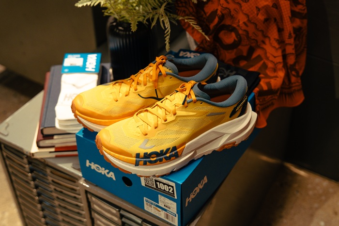 03_ภาพบรรยากาศภายใน-HOKA-x-Sarnies_5-Copy.jpg