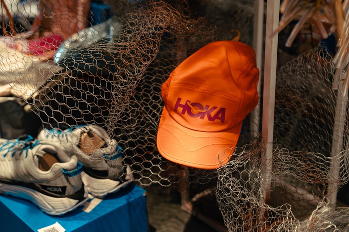 03_ภาพบรรยากาศภายใน-HOKA-x-Sarnies_6-Copy.jpg