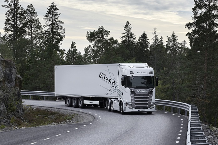 03-Photo-Scania-Super_0.jpg