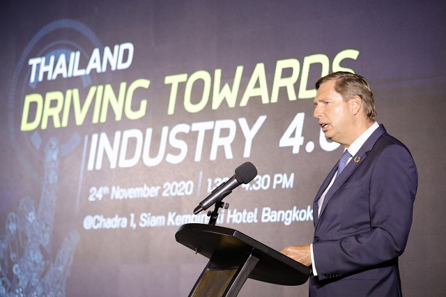 03-Thailand-Driving-Towards-Industry-4.0.jpg