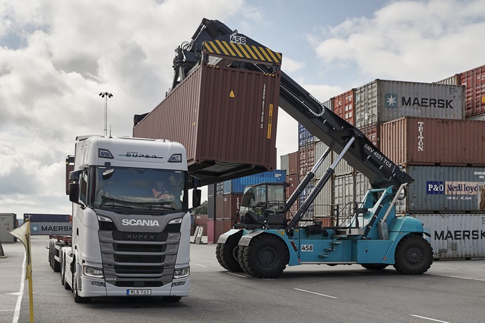 04-Photo-Scania-Super_0.jpg