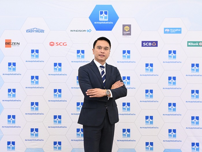 1-นายโอฬาร-จันทร์ภู่-นายกสมาคมธุรกิจรับสร้างบ้าน.jpg