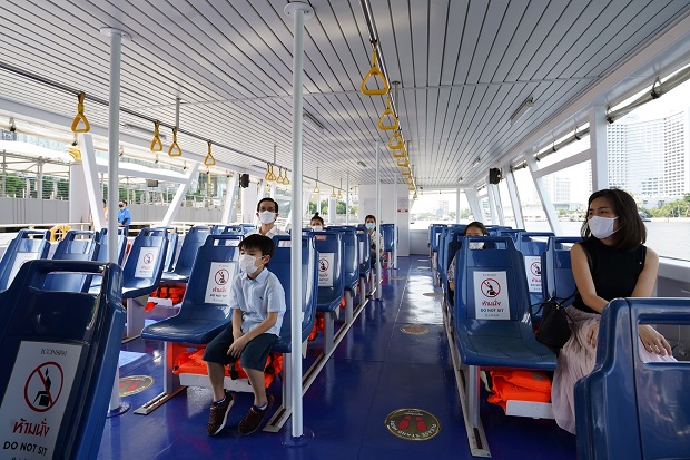 17-จำกัดจำนวนผู้ใช้บริการ-Shuttle-Boat-ของไอคอนสยาม-และกำหนดที่นั่งเว้นระยะห่าง.jpg