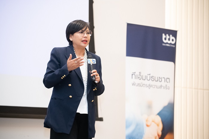 2-คุณพาจนา-กล่าวเปิดงาน.jpg