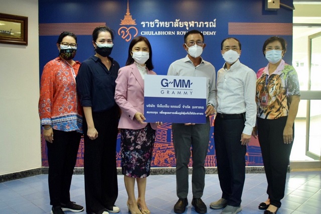2.-มอบเงินบริจาค.jpg