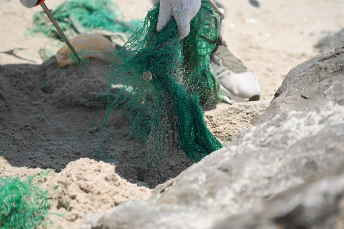 38.-ร่วมกันเก็บขยะชายหาด-5-Copy.jpg