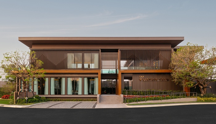 4.The-Palm-Courtyard_The-Wellness-Club.jpg