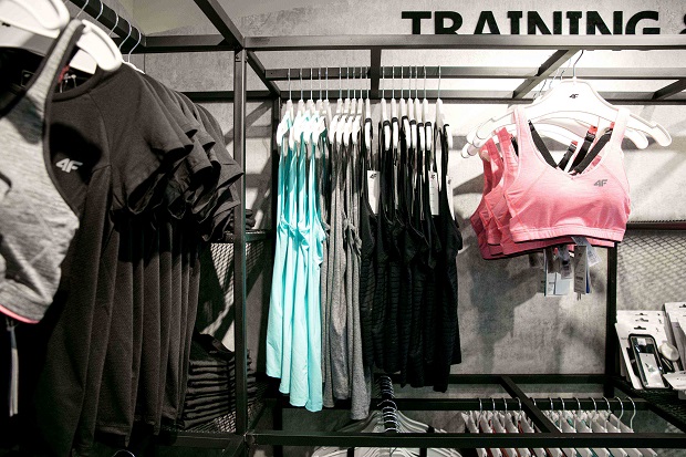 4F-70_mono-brand-store-in-Bangkok-on-the-1st-floor-of-Siam-Discovery.jpg