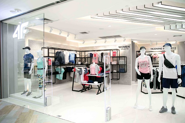 4F-9_mono-brand-store-in-Bangkok-on-the-1st-floor-of-Siam-Discovery.jpg