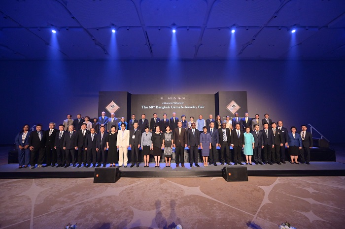 5.ภาพประกอบข่าวพิธีเปิดงานแสดงสินค้าอัญมณ_0.jpg