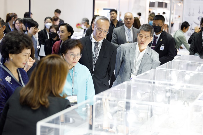 8.ภาพประกอบข่าวพิธีเปิดงานแสดงสินค้าอัญมณ_0.jpg
