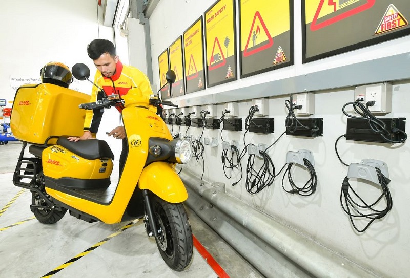 DHL-Express-Thailand_E-bikes_1_re.jpg
