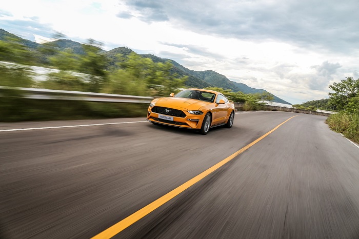 Ford-Mustang-Cyber-Orange_1.jpg