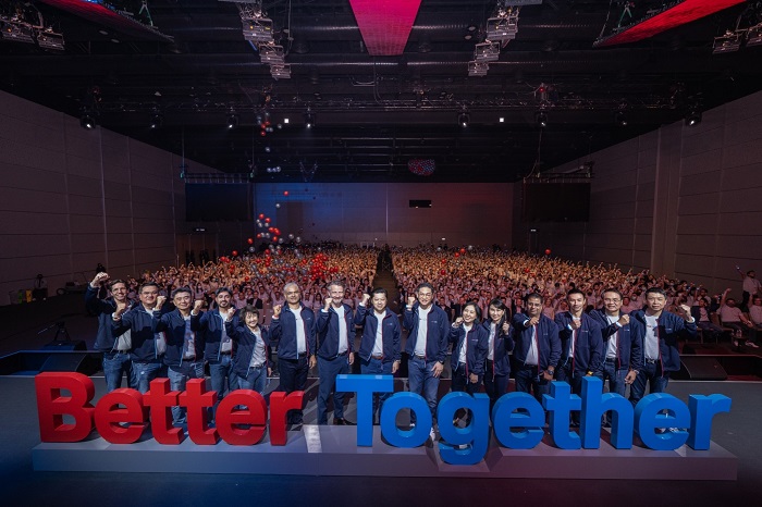 GroupPhoto_TRUE_002.jpg