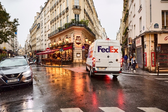 KVEIR_231011-MK-FEDEX-26083.jpg