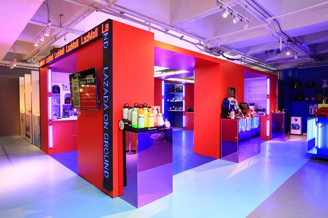 Lazada-On-Ground-at-Siam-Center-5.jpg