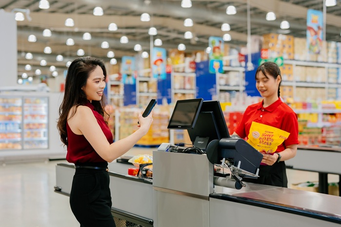 Makro-Collaborates.jpg