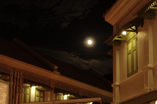 moon.jpg