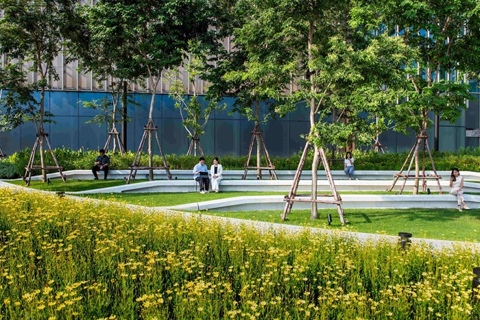 One-Bangkok-Open-Green-Space_2-resized-Copy.jpg