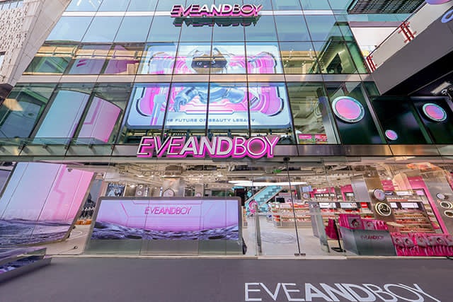 p12-daily-eveandboy-02.jpg