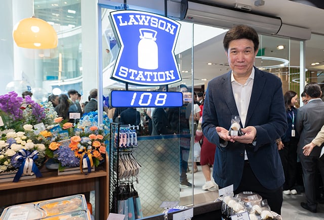 p12-daily-lawson-02.jpg