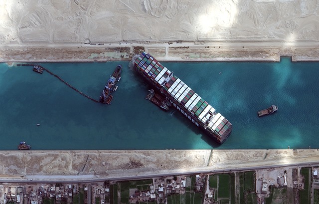 p12-daily-suez.jpg