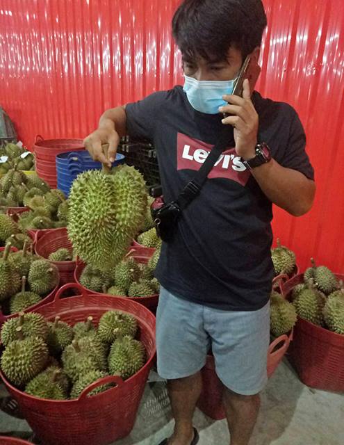 p20-21-weekly-durian-04.jpg